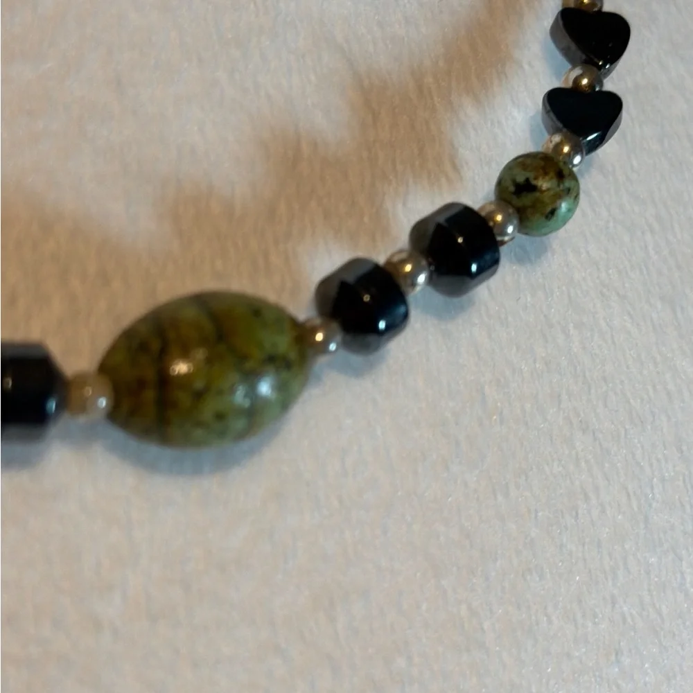 Vintage Black and Green Stone Beaded Choker Necklace 18